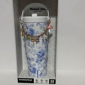 Hydrapeak Nomad 32oz Floral White and Blue Tumbler